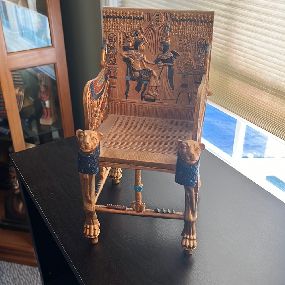 King tuts throne